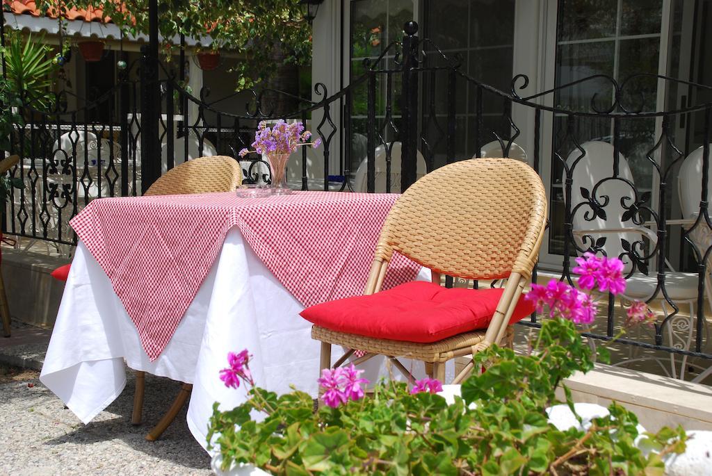Melaike Hotel Foça Exterior foto
